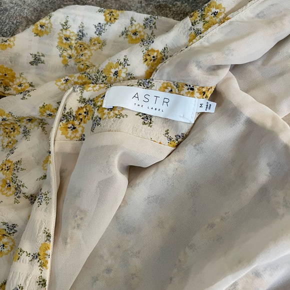 Yellow Floral Dress- ASTR the Label Tie Back Dress- Midi Dress-NWOT - Picture 13 of 15